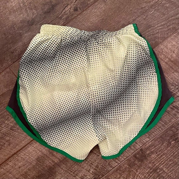 Nike XS tempo Shorts - Picture 3 of 10